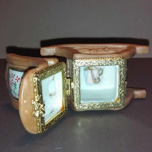 A Cup of Christmas Tea Hinged Rocking Chair Box - Picture 3 of 5